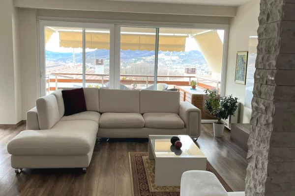 Shtepi me qera Apartament ne Tirane, 2+1, Mobilimi E mobiluar, Pagesa 1,500  Euro.