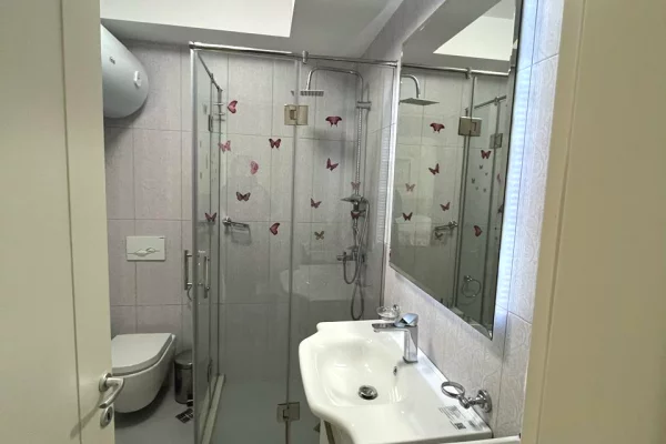 Shtepi me qera Apartament ne Tirane, 2+1, Mobilimi E mobiluar, Pagesa 1,500  Euro.