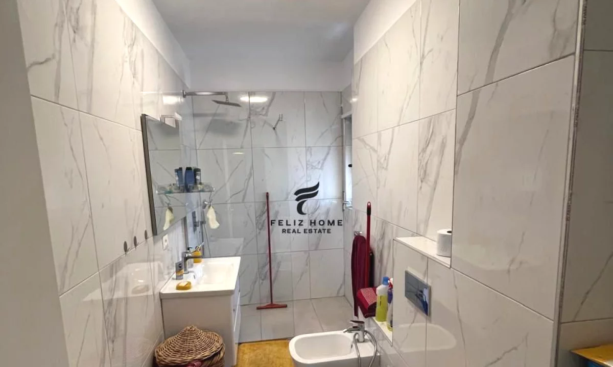 Shtepi ne shitje Apartament ne Tirane, 2+1, Mobilimi E mobiluar, Pagesa 215,000  Euro.