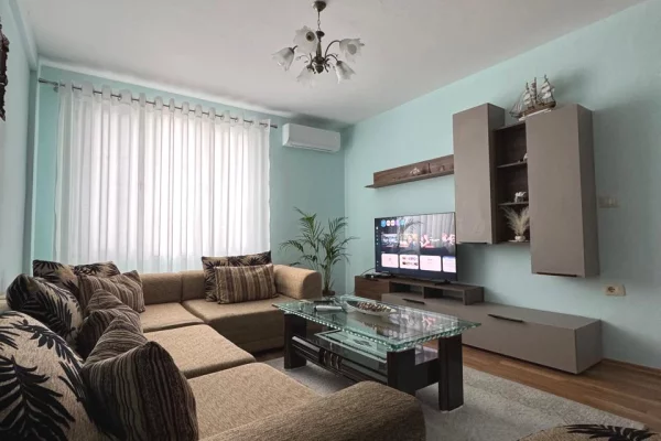 Shtepi me qera Apartament ne Tirane, 1+1, Mobilimi E mobiluar, Pagesa 700  Euro.