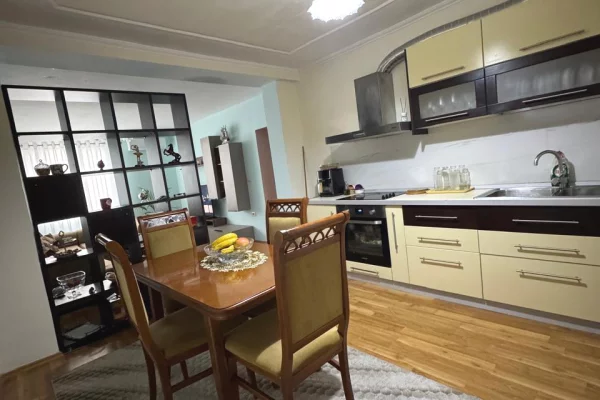 Shtepi me qera Apartament ne Tirane, 1+1, Mobilimi E mobiluar, Pagesa 700  Euro.