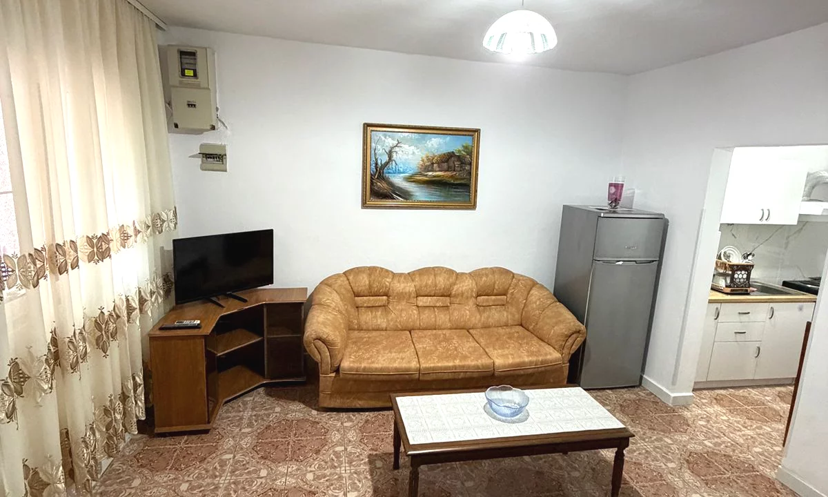 Shtepi me qera Apartament ne Tirane, 1+1, Mobilimi E mobiluar, Pagesa 400  Euro.