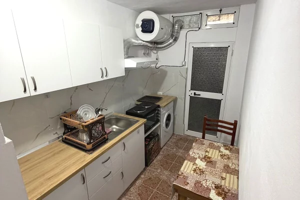 Shtepi me qera Apartament ne Tirane, 1+1, Mobilimi E mobiluar, Pagesa 400  Euro.