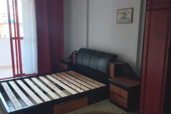 Shtepi me qera Apartament ne Tirane, 1+1, Mobilimi E mobiluar, Pagesa 500  Euro.