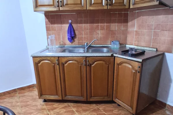 Shtepi me qera Apartament ne Tirane, 2+1, Mobilimi E mobiluar, Pagesa 500  Euro.