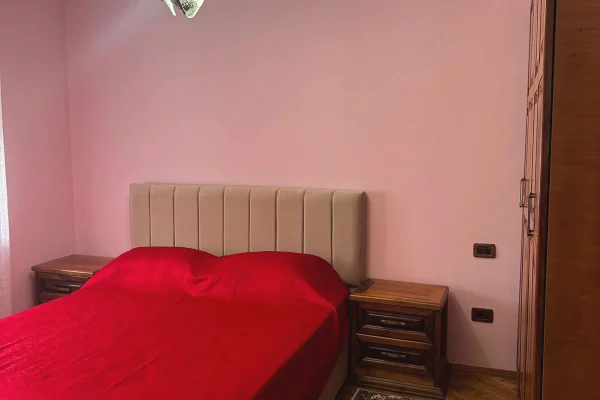 Shtepi me qera Apartament ne Tirane, 2+1, Mobilimi E mobiluar, Pagesa 520  Euro.