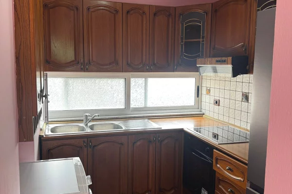Shtepi me qera Apartament ne Tirane, 2+1, Mobilimi E mobiluar, Pagesa 520  Euro.