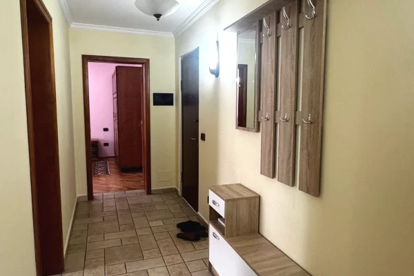 Shtepi me qera Apartament ne Tirane, 2+1, Mobilimi E mobiluar, Pagesa 520  Euro.