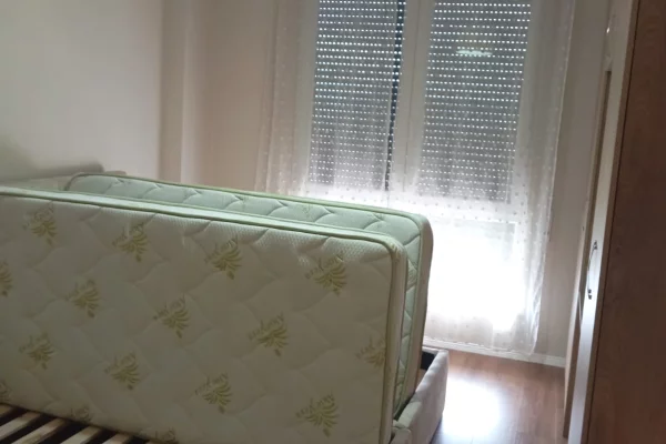 Shtepi me qera Apartament ne Tirane, 2+1, Mobilimi E mobiluar, Pagesa 600  Euro.