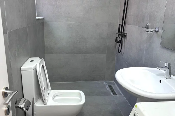 Shtepi me qera Garsoniere ne Tirane - 300 Euro