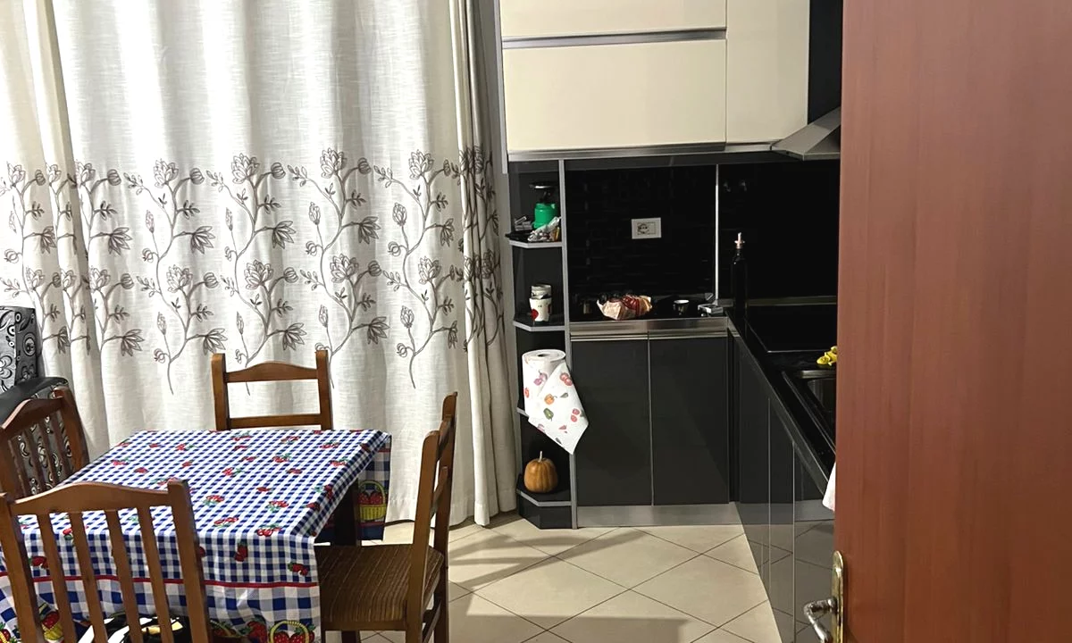 Appartamento in affitto a Tirana 1+1, Arredato