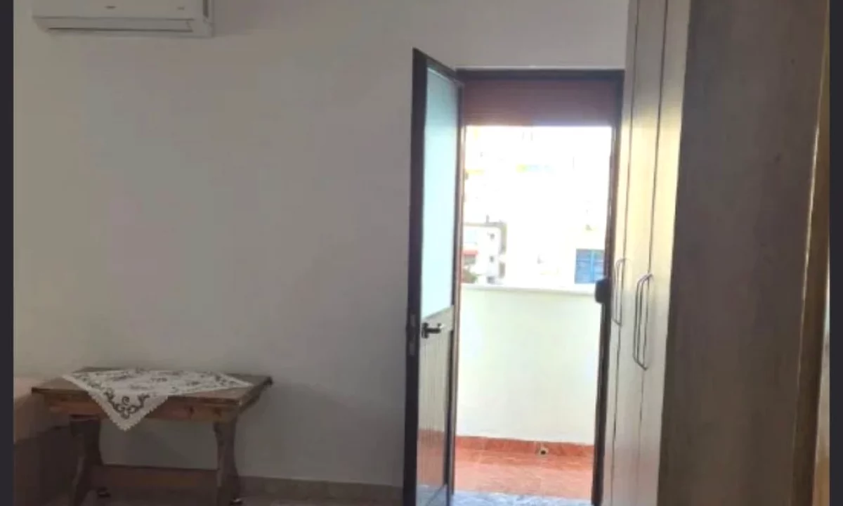 Shtepi me qera Apartament ne Tirane, 2+1, Mobilimi E mobiluar, Pagesa 600  Euro.