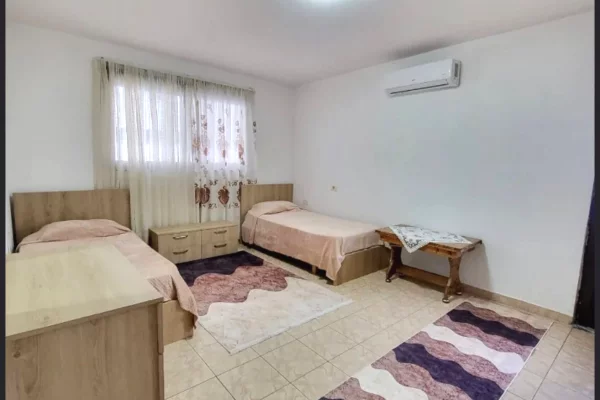 Shtepi me qera Apartament ne Tirane, 2+1, Mobilimi E mobiluar, Pagesa 600  Euro.