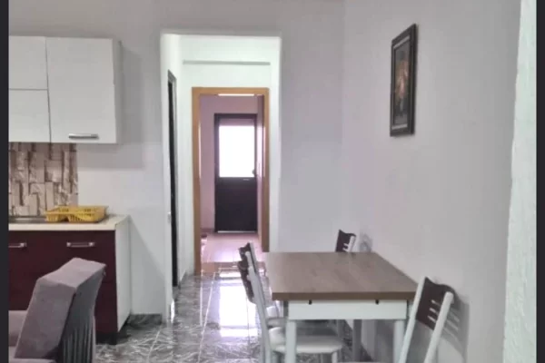 Shtepi me qera Apartament ne Tirane, 2+1, Mobilimi E mobiluar, Pagesa 600  Euro.