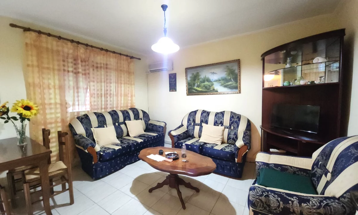 Shtepi me qera Apartament ne Tirane, 1+1, Mobilimi E mobiluar, Pagesa 100,000  Euro.