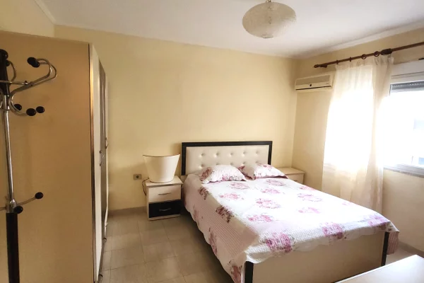 Shtepi me qera Apartament ne Tirane, 1+1, Mobilimi E mobiluar, Pagesa 100,000  Euro.