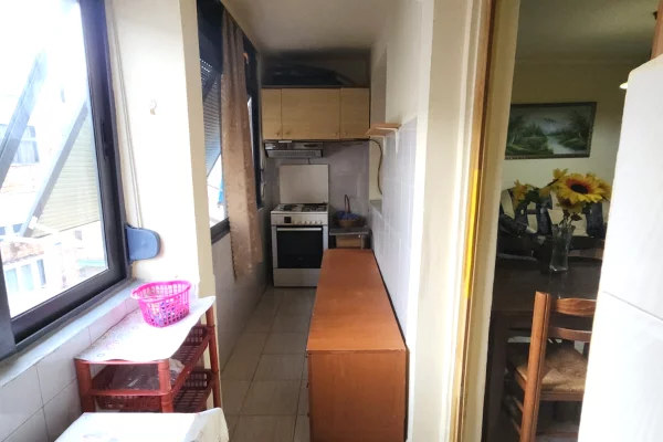 Shtepi me qera Apartament ne Tirane, 1+1, Mobilimi E mobiluar, Pagesa 100,000  Euro.