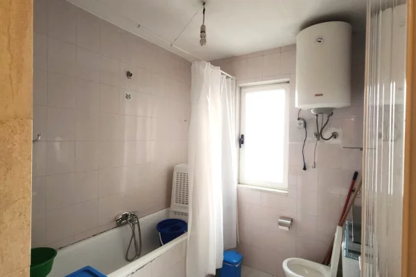 Shtepi me qera Apartament ne Tirane, 1+1, Mobilimi E mobiluar, Pagesa 100,000  Euro.