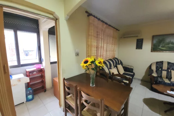 Shtepi me qera Apartament ne Tirane, 1+1, Mobilimi E mobiluar, Pagesa 100,000  Euro.