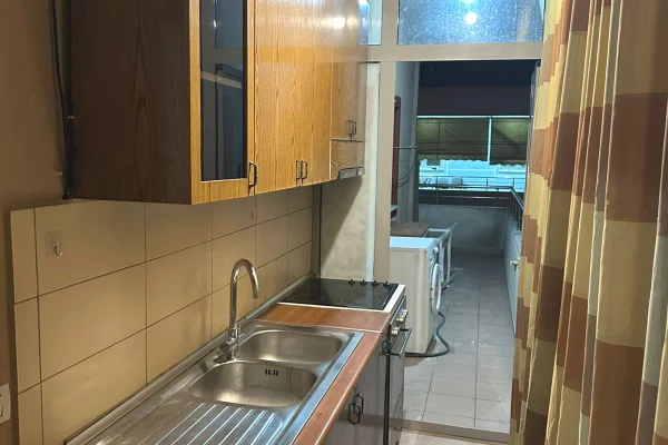 Shtepi me qera Apartament ne Tirane, 1+1, Mobilimi E mobiluar, Pagesa 350  Euro.
