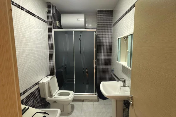 Shtepi me qera Apartament ne Tirane, 2+1, Mobilimi E mobiluar, Pagesa 700  Euro.