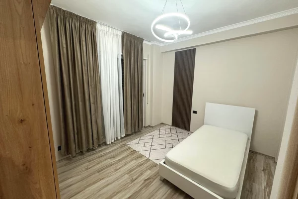 Shtepi me qera Apartament ne Tirane, 2+1, Mobilimi E mobiluar, Pagesa 700  Euro.