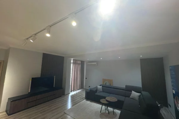 Shtepi me qera Apartament ne Tirane, 2+1, Mobilimi E mobiluar, Pagesa 700  Euro.
