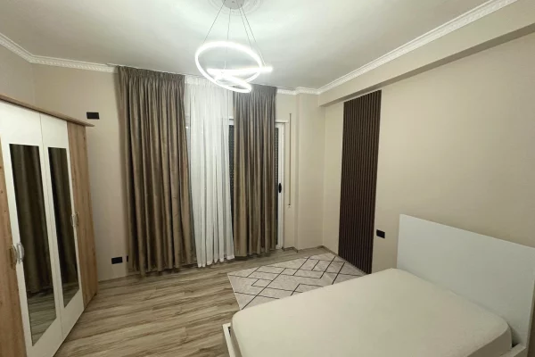 Shtepi me qera Apartament ne Tirane, 2+1, Mobilimi E mobiluar, Pagesa 700  Euro.