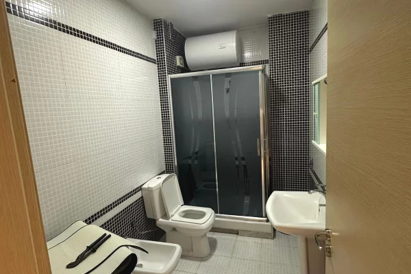 Shtepi me qera Apartament ne Tirane, 2+1, Mobilimi E mobiluar, Pagesa 700  Euro.