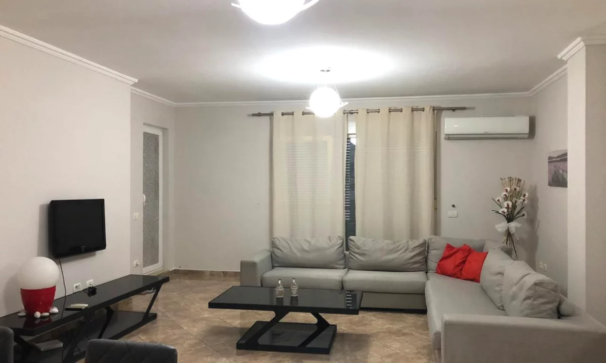 Shtepi ne shitje Apartament ne Tirane, 2+1, Mobilimi E mobiluar, Pagesa 250,000  Euro.