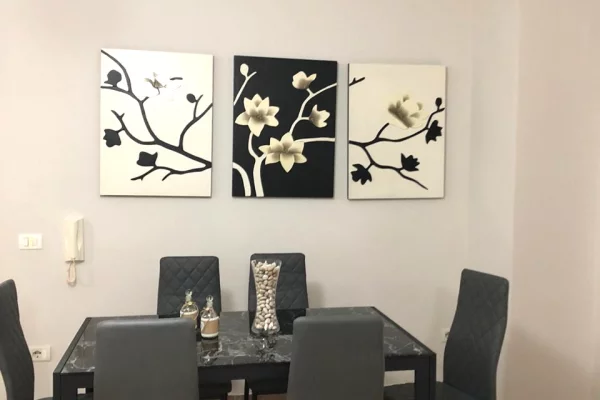 Shtepi ne shitje Apartament ne Tirane, 2+1, Mobilimi E mobiluar, Pagesa 250,000  Euro.