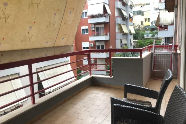 Shtepi ne shitje Apartament ne Tirane, 2+1, Mobilimi E mobiluar, Pagesa 250,000  Euro.