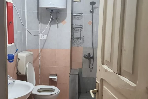 Shtepi ne shitje Apartament ne Tirane, Garsoniere, Mobilimi E mobiluar, Pagesa 73,000  Euro.