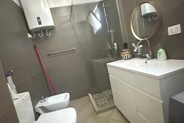 Shtepi me qera Apartament ne Tirane, 1+1, Mobilimi E mobiluar, Pagesa 500  Euro.