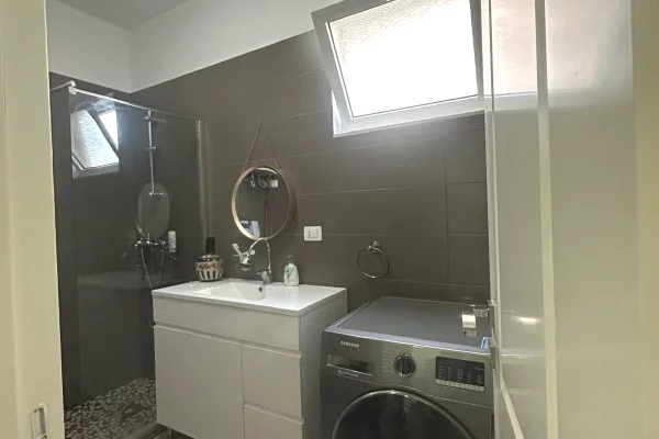 Shtepi me qera Apartament ne Tirane, 1+1, Mobilimi E mobiluar, Pagesa 500  Euro.