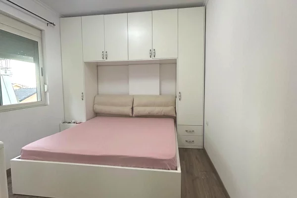 Shtepi me qera Apartament ne Tirane, 1+1, Mobilimi E mobiluar, Pagesa 500  Euro.