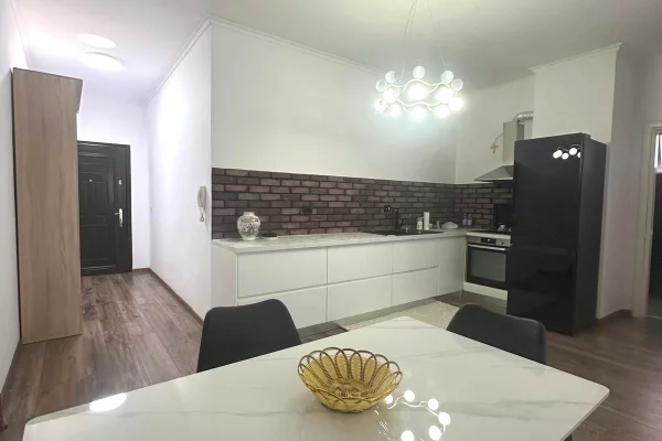 APARTMENTI 1+1 ME QIRA ,LIQENI I THATE 