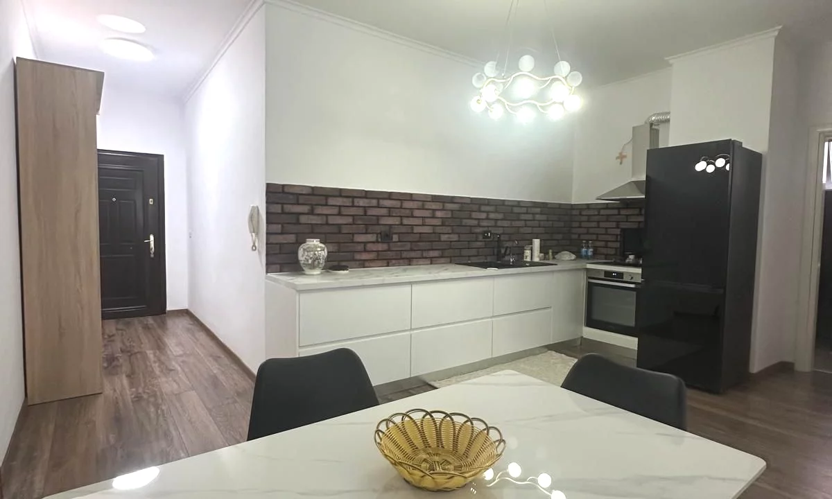 Shtepi me qera Apartament ne Tirane, 1+1, Mobilimi E mobiluar, Pagesa 500  Euro.