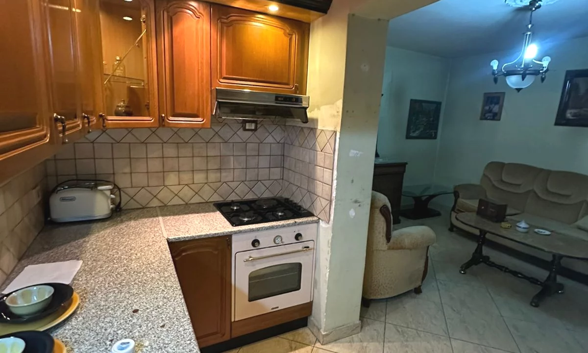 Shtepi me qera Apartament ne Tirane, 3+1, Mobilimi E mobiluar, Pagesa 150,000  Euro.