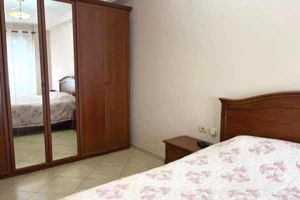 Shtepi me qera Apartament ne Tirane, 2+1, Mobilimi E mobiluar, Pagesa 450  Euro.