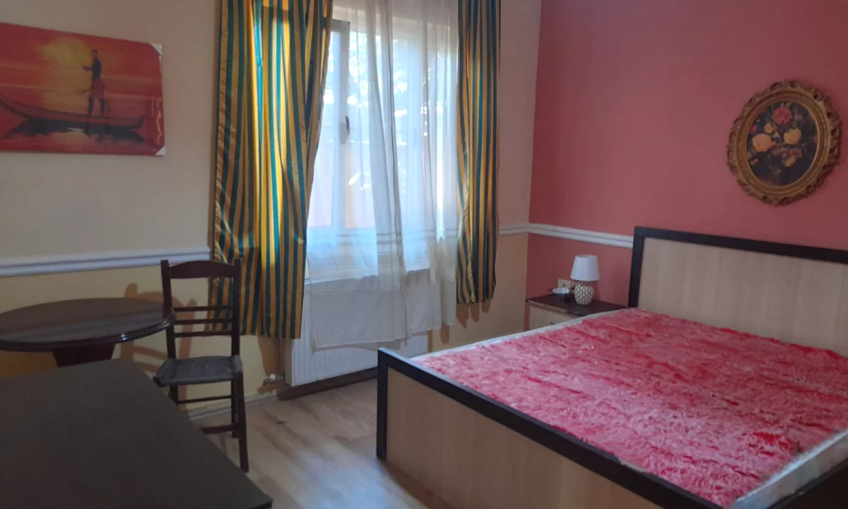 Shtepi me qera Apartament ne Tirane, 2+1, Mobilimi E mobiluar, Pagesa 650  Euro.
