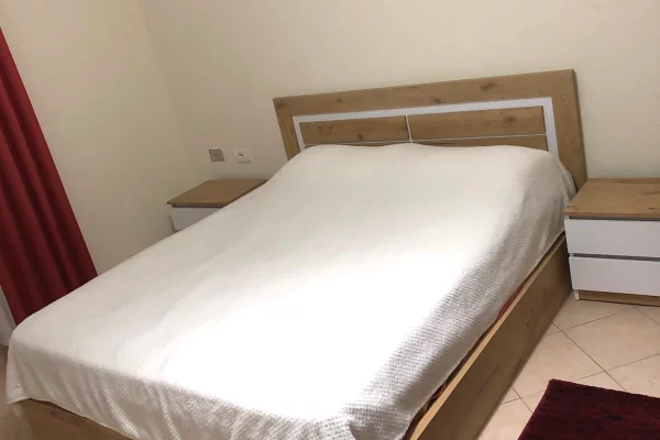 Shtepi me qera Apartament ne Tirane, 1+1, Mobilimi E mobiluar, Pagesa 550  Euro.