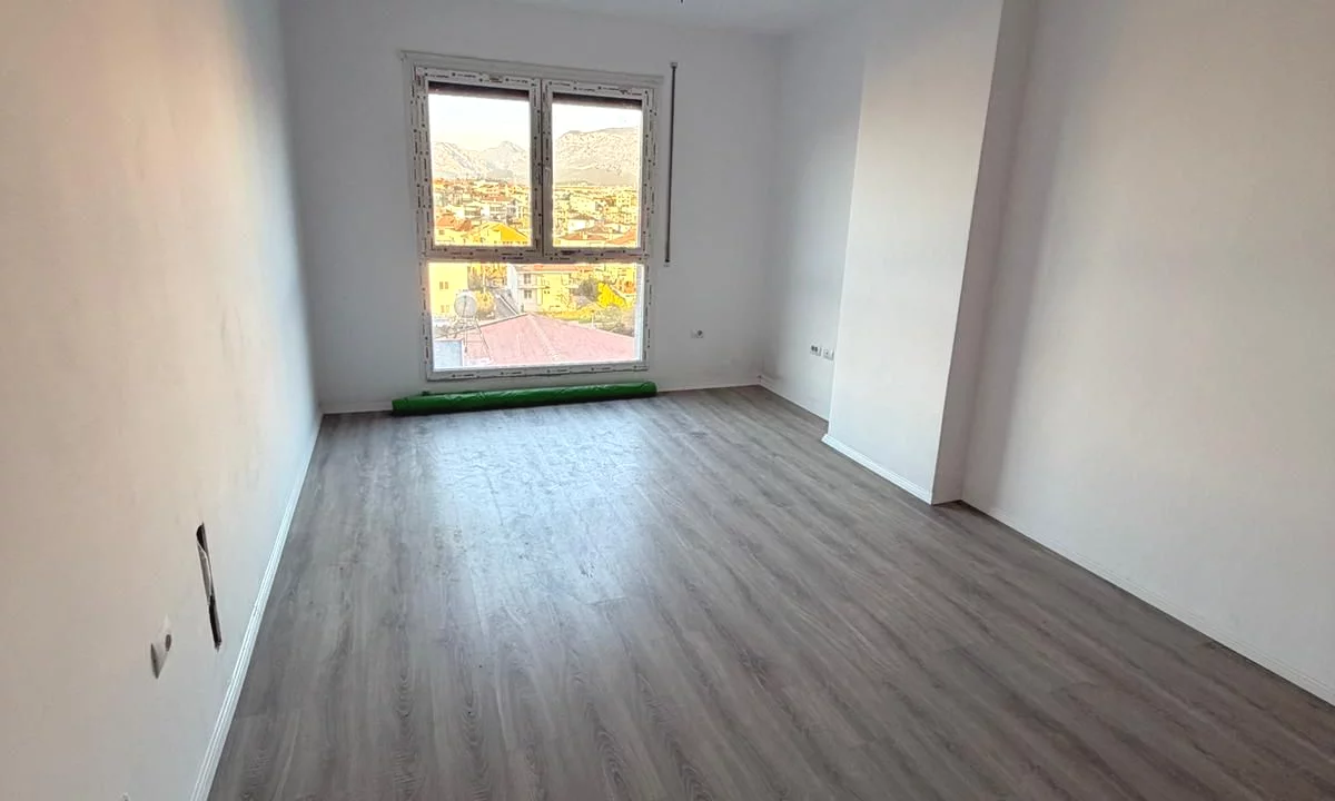Shtepi ne shitje Apartament ne Tirane, 1+1, Mobilimi Bosh, pa mobiluar, Pagesa 88,000  Euro.