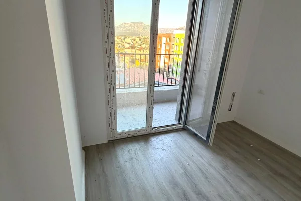 Shtepi ne shitje Apartament ne Tirane, 1+1, Mobilimi Bosh, pa mobiluar, Pagesa 88,000  Euro.