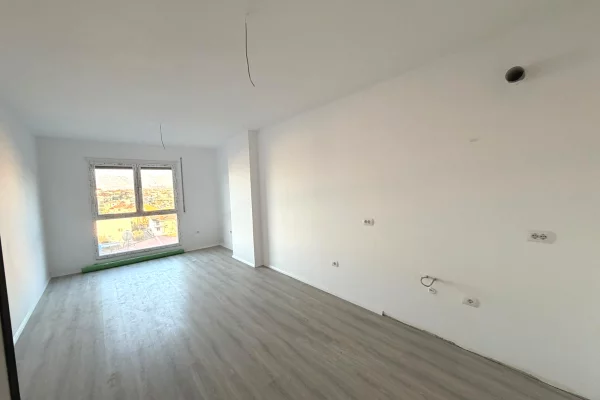 Shtepi ne shitje Apartament ne Tirane, 1+1, Mobilimi Bosh, pa mobiluar, Pagesa 88,000  Euro.