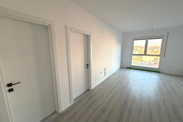 Shtepi ne shitje Apartament ne Tirane, 1+1, Mobilimi Bosh, pa mobiluar, Pagesa 88,000  Euro.