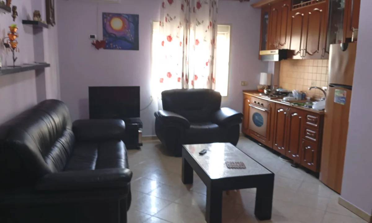 Shtepi me qera Apartament ne Tirane, 1+1, Mobilimi E mobiluar, Pagesa 400  Euro.