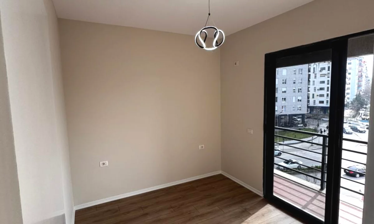 Shtepi ne shitje Apartament ne Tirane, 1+1, Mobilimi E mobiluar, Pagesa 92,000  Euro.