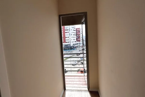 Shtepi ne shitje Apartament ne Tirane, 1+1, Mobilimi E mobiluar, Pagesa 92,000  Euro.