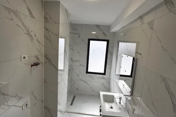 Shtepi ne shitje Apartament ne Tirane, 1+1, Mobilimi E mobiluar, Pagesa 92,000  Euro.